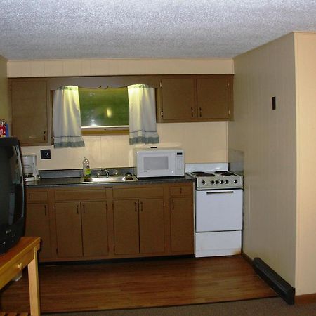 Red Carpet Inn On The Lake - Oneonta Buitenkant foto
