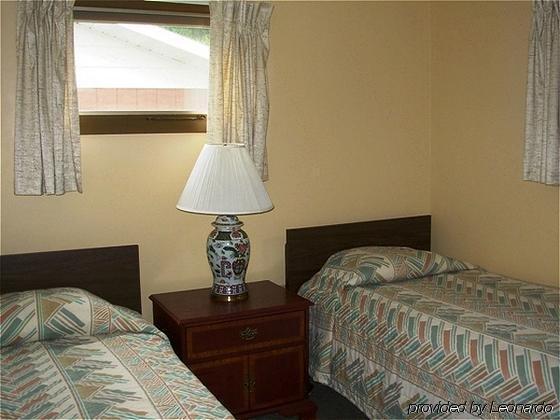 Red Carpet Inn On The Lake - Oneonta Buitenkant foto