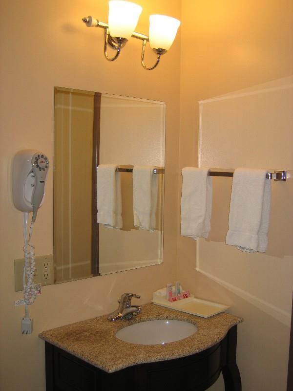 Red Carpet Inn On The Lake - Oneonta Kamer foto