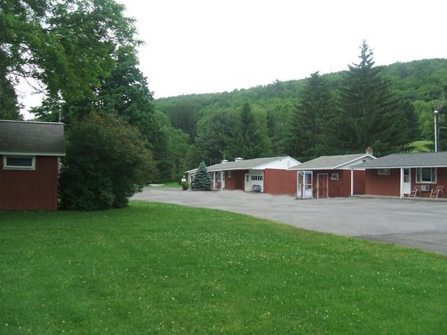 Red Carpet Inn On The Lake - Oneonta Buitenkant foto