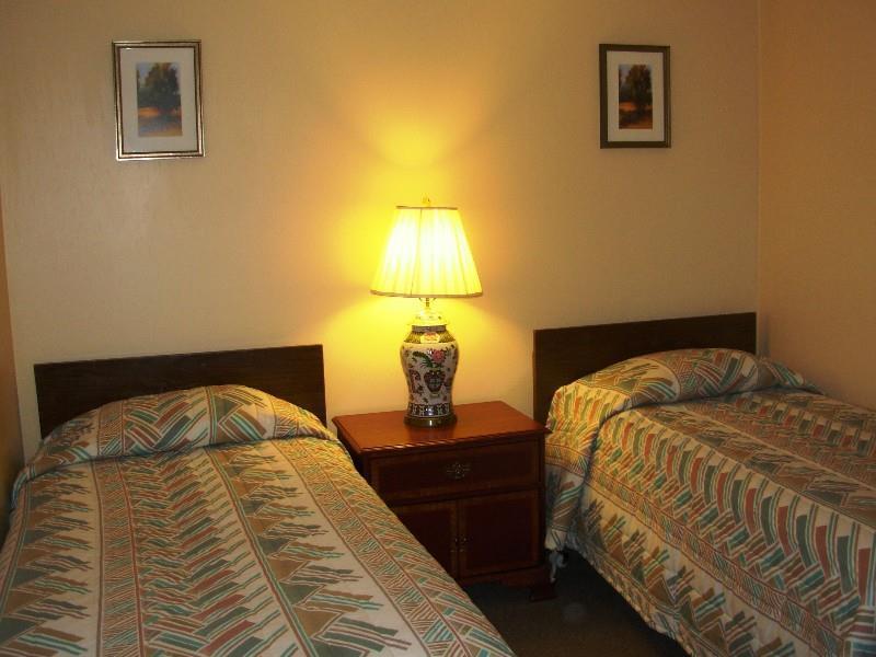 Red Carpet Inn On The Lake - Oneonta Kamer foto