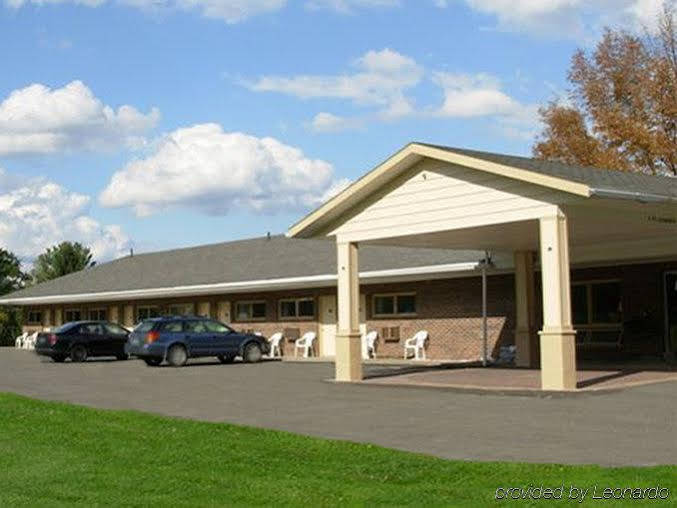 Red Carpet Inn On The Lake - Oneonta Buitenkant foto
