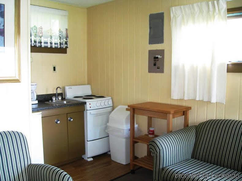 Red Carpet Inn On The Lake - Oneonta Buitenkant foto