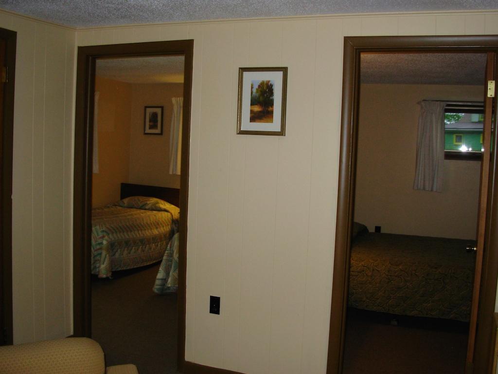 Red Carpet Inn On The Lake - Oneonta Buitenkant foto