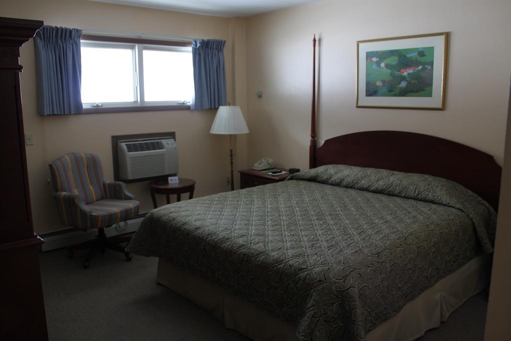Red Carpet Inn On The Lake - Oneonta Buitenkant foto