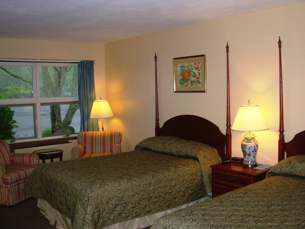 Red Carpet Inn On The Lake - Oneonta Buitenkant foto