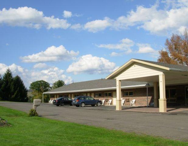 Red Carpet Inn On The Lake - Oneonta Buitenkant foto